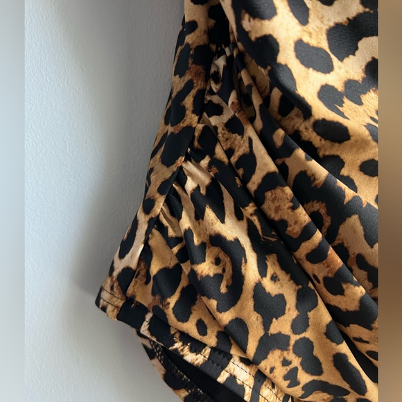 DKNY Women's Animal Print Ruffle Neck One-Piece Swimsuit Size Medium - Picture 5 of 9